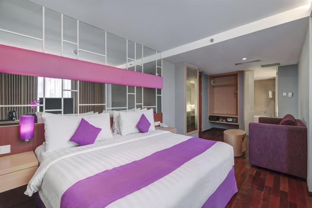 Hotel Quest Darmo - By Aston 3*