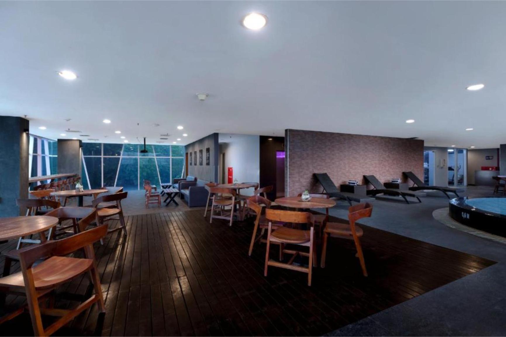 Quest Darmo - By Aston Hotel 3*