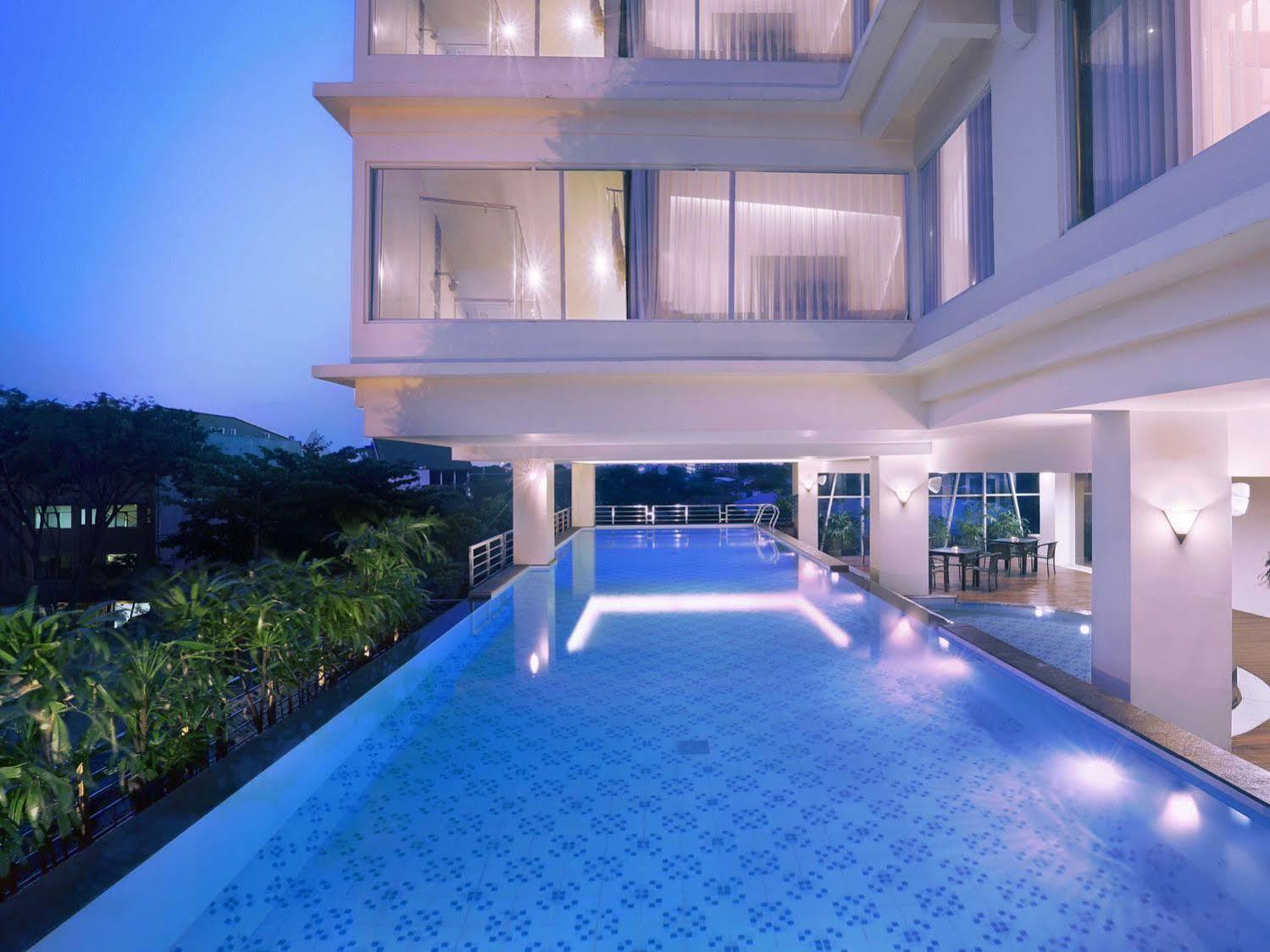 Hotel Quest Darmo - By Aston 3*